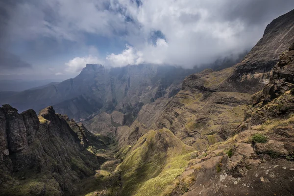 Vista sulle montagne nel Parco Nazionale di Drakensberg — Foto Stock