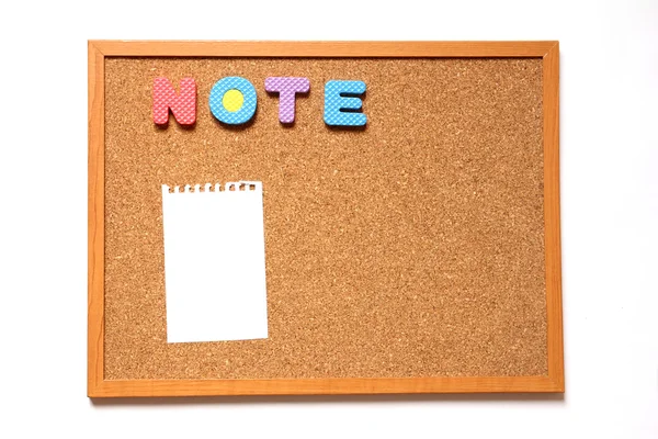 Tablero de corcho con texto de nota y nota de papel colocada en la parte posterior blanca — Foto de Stock