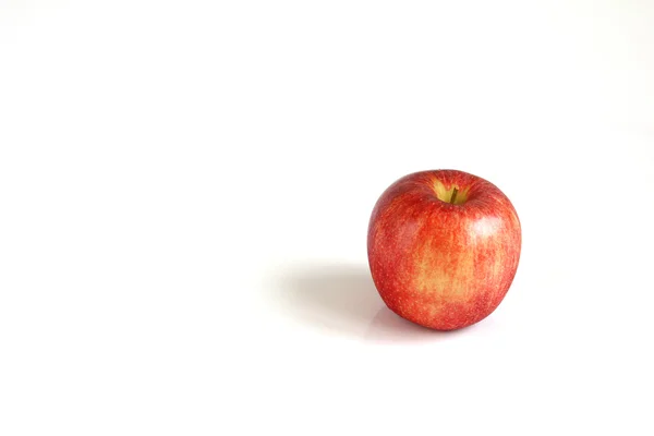 白色背景的红苹果 — 图库照片