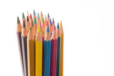 beyaz arkaplanda renk kalemi