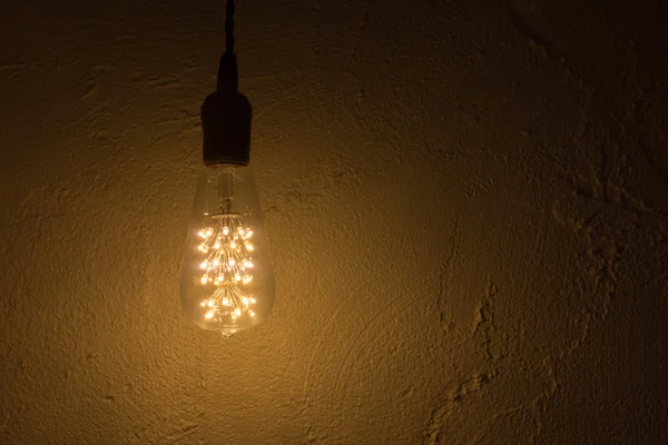 Lightbulb hang on concrete wall — Stock Photo, Image