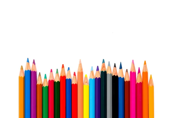 Σειρά των χρωμάτων μολύβι τοποθετούνται σε λευκό φόντο — Φωτογραφία Αρχείου