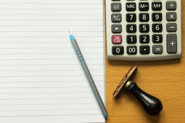 Kağıt Not mavi kalem, hesap makinesi ile pencere boyutu