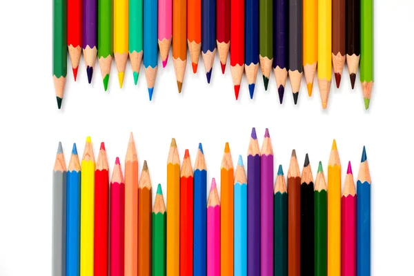 Fila de lápiz de color sobre fondo blanco —  Fotos de Stock