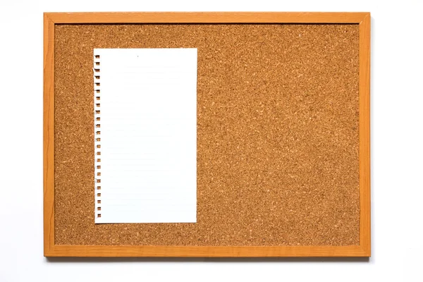 Corkboard papierem umieszczona na białym tle — Zdjęcie stockowe