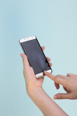 Bangkok, Tayland 10 Eylül 2016: android telefon düzenlenen kadın 