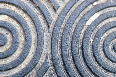 Üst üste binen çember şekilli arkaplanın siyah rengi