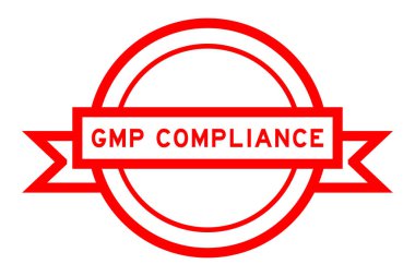 Beyaz zemin üzerinde GMP (kısaltma iyi üretim uygulaması) sözcüğüyle kırmızı renkli yuvarlak vintage etiket pankartı