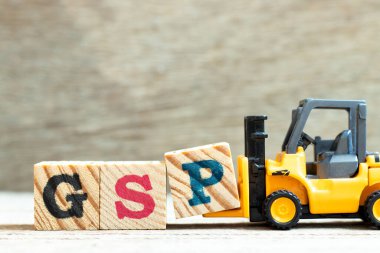 Oyun forklift harf blok P tamamlamak için GSP (İyi Depolama Uygulamasının kısaltması veya Genel Tercihler Sistemi veya Ahşap arka plan üzerinde GSP)