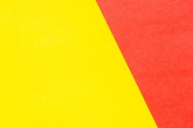 Tasarım ve dekorasyon için kopyalama alanı olan soyut kırmızı ve sarı renkli kağıtlar