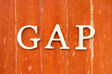 GAP ile alfabe harfi (iyi tarım uygulamasının kısaltılmışı) eski kırmızı tahta arka plan üzerine