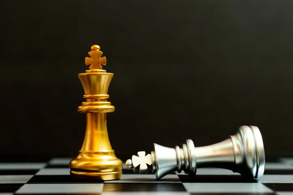 Gold King Chess Piece Win Lying Silver King Black Background — Stock Photo, Image