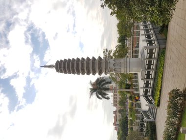 Xiamen, Çin, 21 Kasım 2019: Mavi gökyüzü arkaplanlı Nanputuo Tapınağı 'nın taş tapınağı