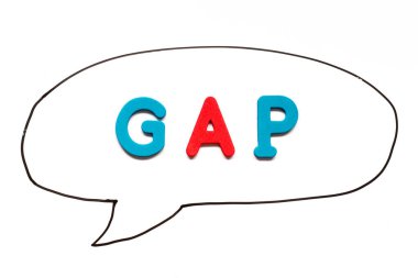 Beyaz tahta arka planında balon konuşması olarak siyah çizgi çizerek GAP (iyi tarım uygulamasının kısaltılmışı) sözcüğüyle alfabe harfi