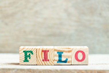 Kelime FILO ile alfabe harf bloğu (sonda ilkin kısaltması) ahşap arkaplanda)