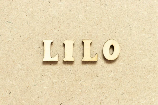 言葉でアルファベット文字Lilo 最後の最後ののの略語 木の背景に — ストック写真