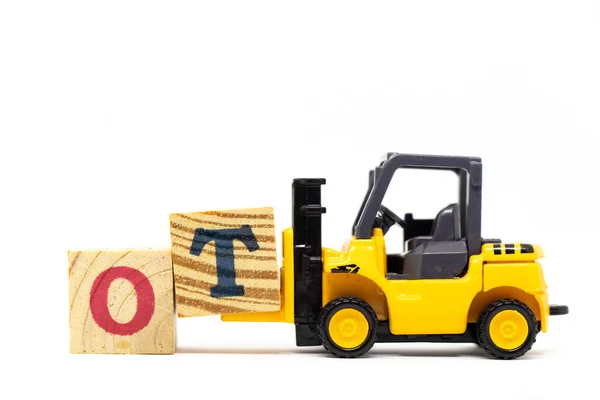 Wózek Widłowy Zabawki Trzymać Blok Litery Aby Zakończyć Słowo Skrót — Zdjęcie stockowe