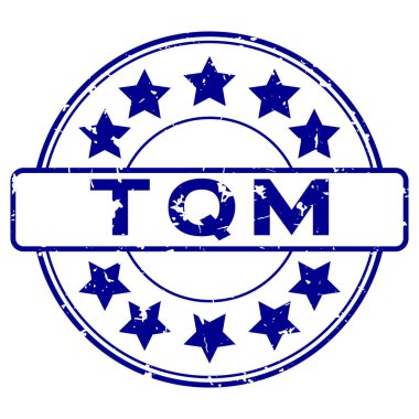 Grunge blue TQM (toplam kalite yönetiminin kısaltması) sözcüğü beyaz arkaplanda yıldız simgesi yuvarlak lastik mühür ile