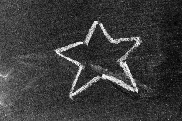 Λευκό Χρώμα Κιμωλία Χέρι Σχέδιο Σχήμα Αστέρι Στον Πίνακα Chalkboard — Φωτογραφία Αρχείου