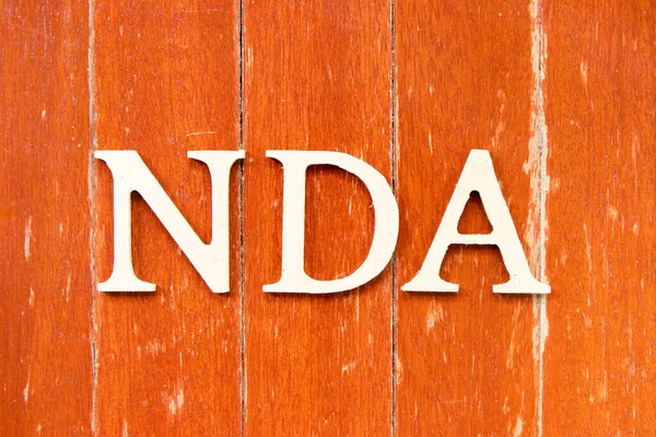 アルファベット表記 Nda 非開示協定の略 上の古い赤木版の背景 — ストック写真
