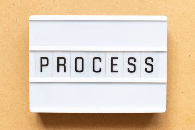 Tahta zemin üzerinde kelime işleme ile ışıkkutusu