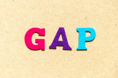 Kelime GAP ile renk bezi alfabesi harfi (ahşap zemin üzerinde iyi tarım uygulamasının kısaltması)