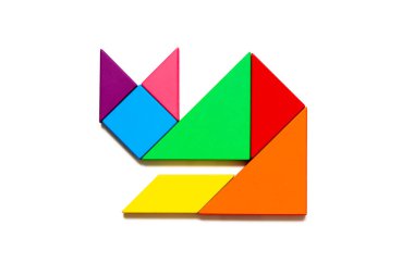 Beyaz arkaplanda kedi şeklinde renk tangramı yapbozu