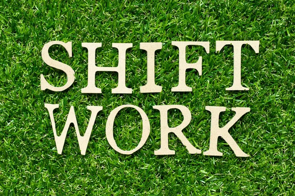 Літера Слові Shift Робота Фоні Зеленої Трави — стокове фото