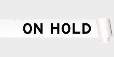 Yırtılmış gri kağıt arkaplanı yırtık bölümün altında kelime var