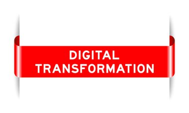 Beyaz arkaplanda kelime dijital dönüşümü olan kırmızı renk eklenmiş etiket pankartı