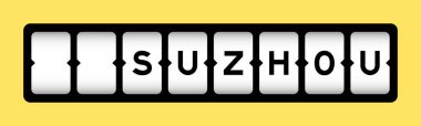 Sarı arkaplanlı slot pankartıyla Suzhou kelimesinde siyah renk