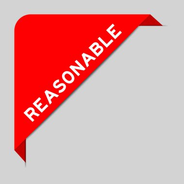 Gri arkaplanda makul sözcüğü olan köşe etiketinin kırmızı rengi