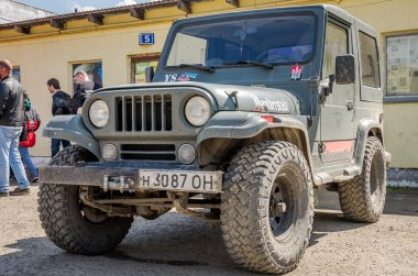 Lviv, Ukrayna - Nisan, 2016: Eski vintage retro araba ile krom parçalar