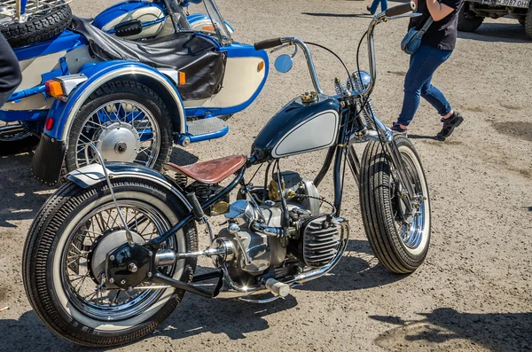 Lviv, Ukrayna - Nisan, 2016: Eski vintage motosiklet moda.