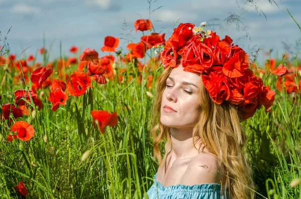 девушка в белом платье в поле. Смотреть фото девушка в белом платье в поле. Смотреть картинку девушка в белом платье в поле. Картинка про девушка в белом платье в поле. Фото девушка в белом платье в поле