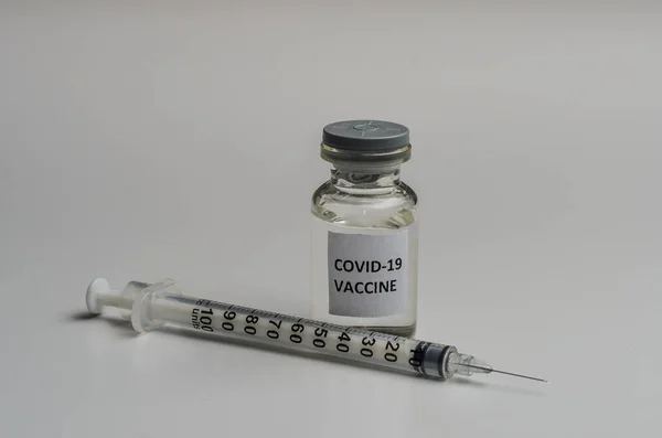 Ampolla Con Vacuna Contra Coronavirus Covid Jeringa Para Preparaciones Inyectables —  Fotos de Stock