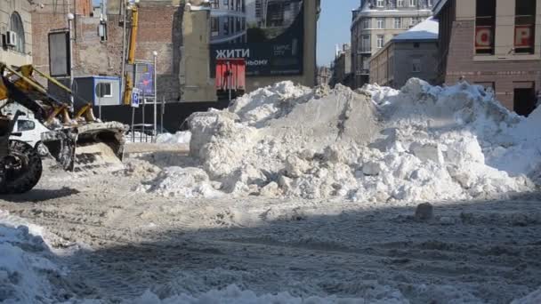 Lviv Ukraine February 2021 트랙터 눈에서 도로를 — 비디오