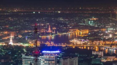 Bangkok 'un ünlü gece lambası nehir tapınağı panoraması 4k zaman aşımı Tayland