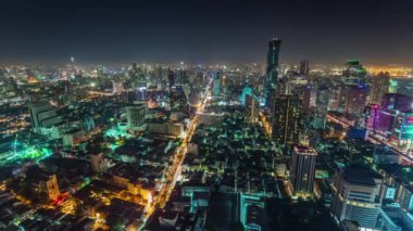 Bangkok gece lambası çatısı şehrin en üst katlarından 4k hızla Tayland 'a gidiyor.