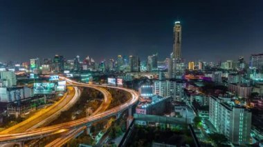Gece lambası Bangkok Trafik Yolu Panorama 4K Tayland 'da zaman aşımı