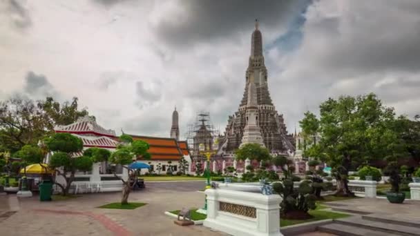 Turista Día Nublado Concurrido Wat Arun Templo Panorama Time Lapse — Vídeo de stock