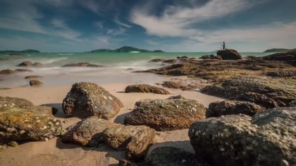 Summer Day Rocky Beach Tourist Port Panorama Time Lapse Thailand — 图库视频影像