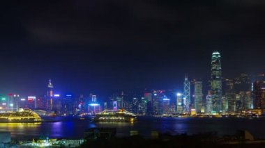 panoramik gece ışığı Hong Kong şehir körfezinden 4k zaman aşımı