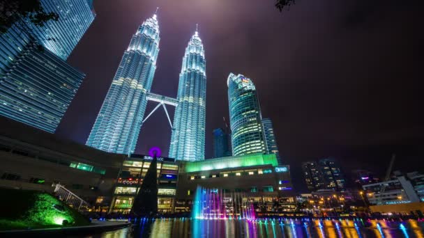 Beroemde Lichtmastaggregaten nacht bekijken 4 k time-lapse van kuala lumpur — Stockvideo