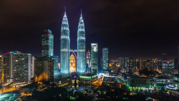 Malesia famose torri vista luce notturna 4k time lapse da Kuala Lumpur — Video Stock