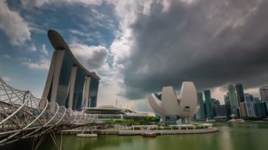 fırtına gökyüzü Singapur ünlü otel panorama 4k zaman atlamalı