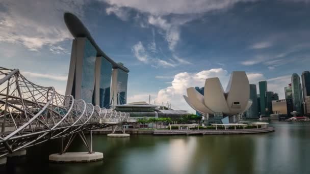 Cielo soleggiato famoso hotel e museo d'arte panorama rotondo 4k time lapse — Video Stock