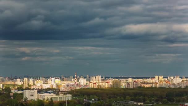 Güneşli gökyüzü minsk şehir çatı üst panorama 4k zaman atlamalı — Stok video