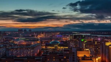 günbatımı gökyüzü minsk şehir çatı üst panorama 4k zaman atlamalı