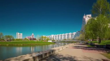 Minsk güneşli gün nemiga Nehri Panoraması 4k tim sukut 4 k zaman atlamalı